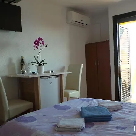 In With Sea View, Balcony, Air Conditioning, W-lan 81-3 Guest house *