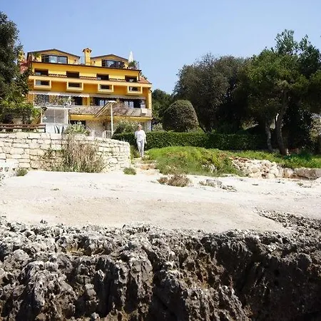 Guest house In With Sea View, Balcony, Air Conditioning, W-lan 81-3